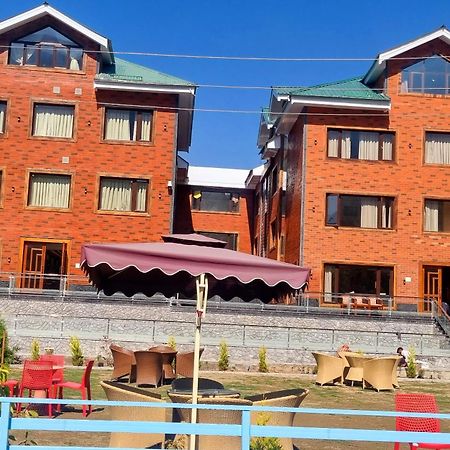 White Water Resorts Pahalgām Екстериор снимка