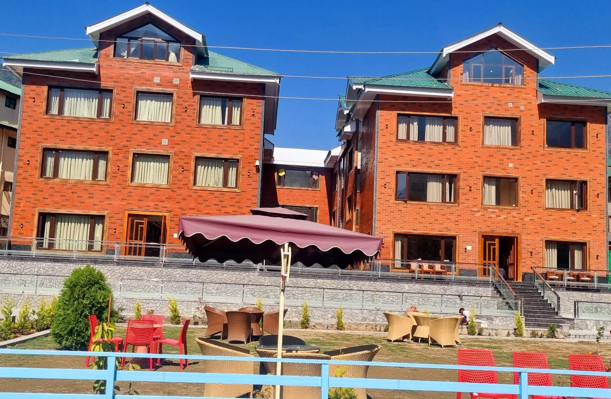 White Water Resorts Pahalgām Екстериор снимка
